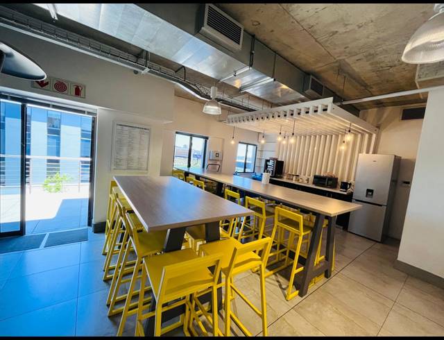 1,348M² OFFICE TO LET IN VORNA VALLEY